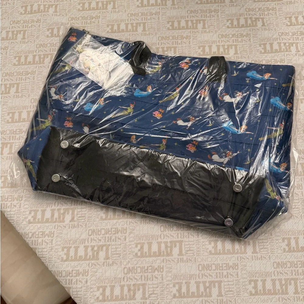 Harvey’s Seatbelt Peter Pan Streamline tote